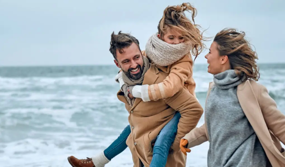 5 Ways to Bring Warm Coastal Vibes into Your Home This Winter (Because Who Says You Can’t Live Like You’re at the Beach Year-Round?)