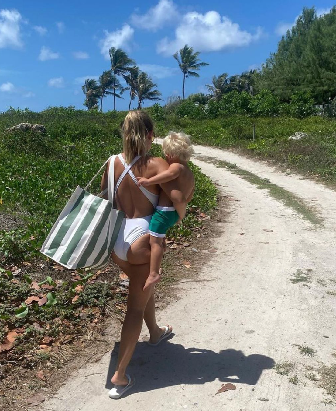 SunnyLife Carry All Beach Bag- Vacay Olive Stripe