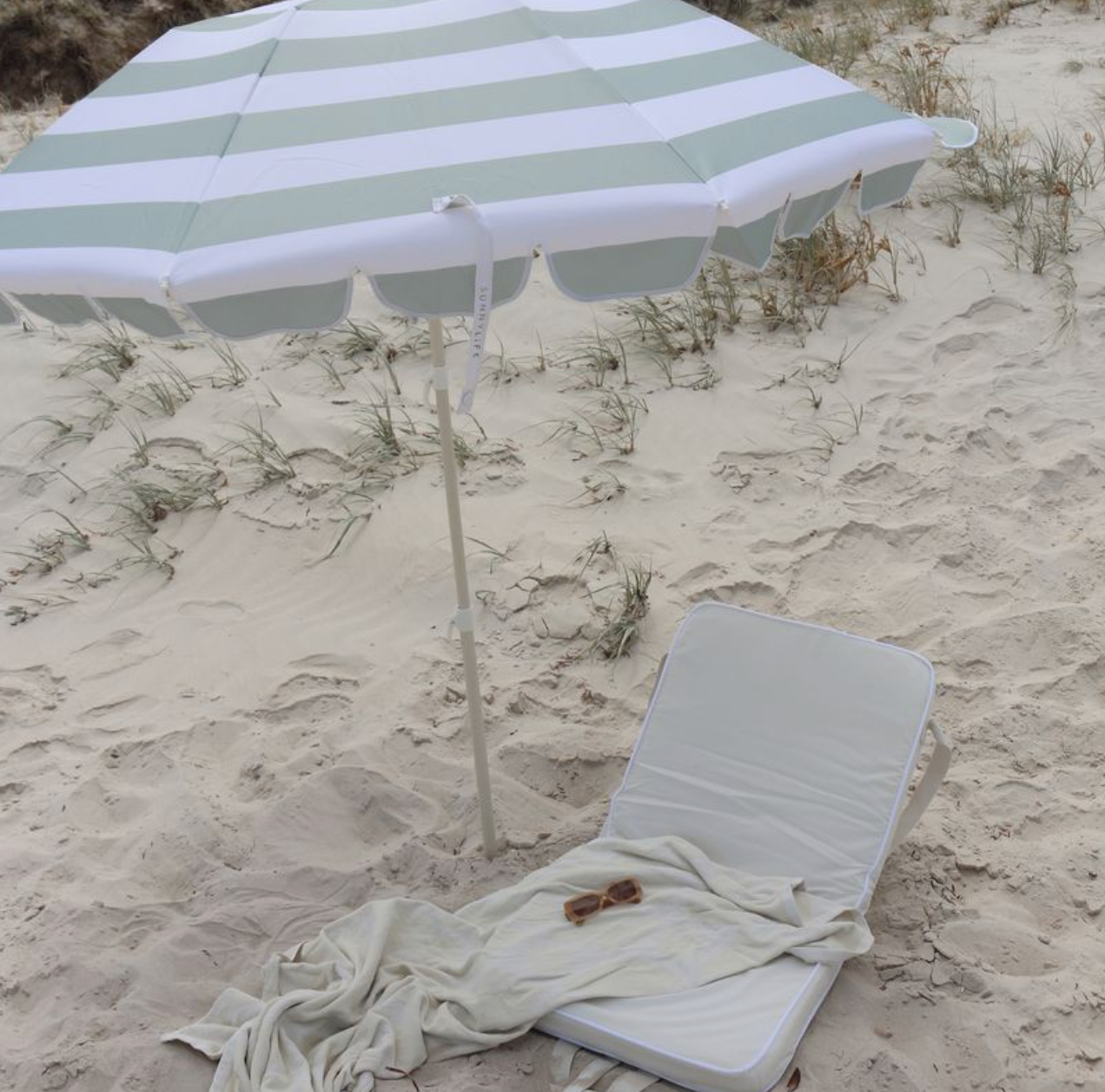 SunnyLife Take Anywhere Beach Chair- Casa