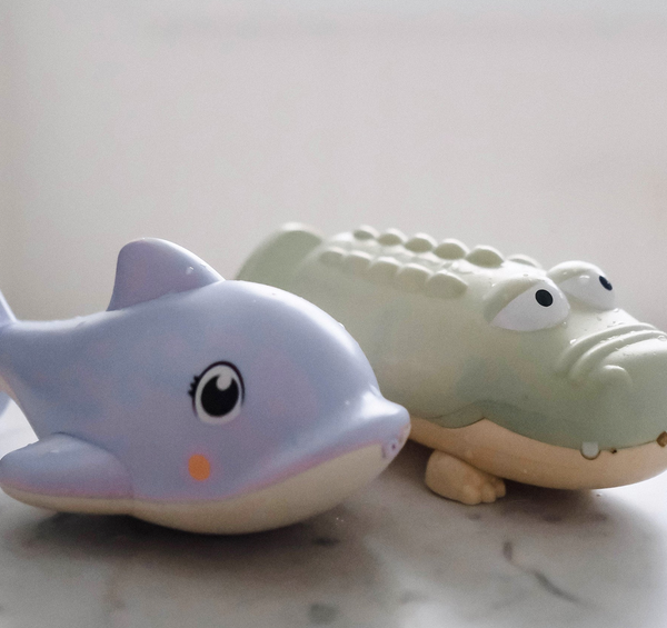 SunnyLife Water Soaker- Lilac Dolphin