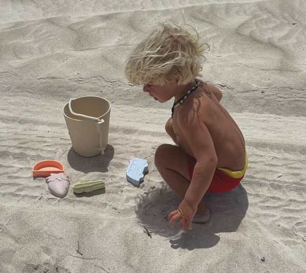 SunnyLife Silicone Bucket & Spade Set - Apple Sorbet