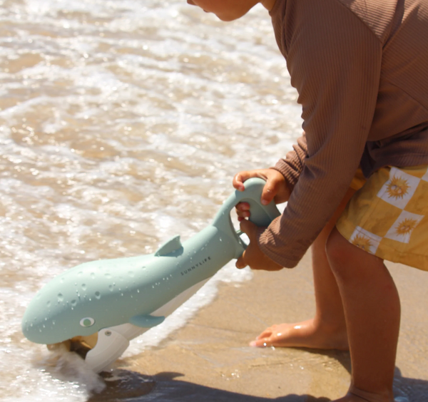 SunnyLife Sand Claws- Whale Green